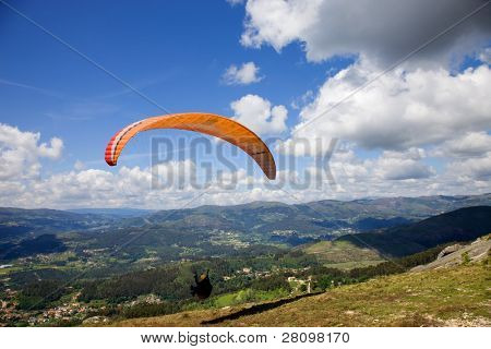 CALDELAS, PORTUGAL - 1. maj: Paragliding Festival Icaro de Caldelas 2010, i nordlige Portugal, 1