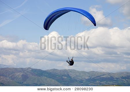 CALDELAS, PORTUGAL - 1. maj: Paragliding Festival Icaro de Caldelas 2010, i nordlige Portugal, 1