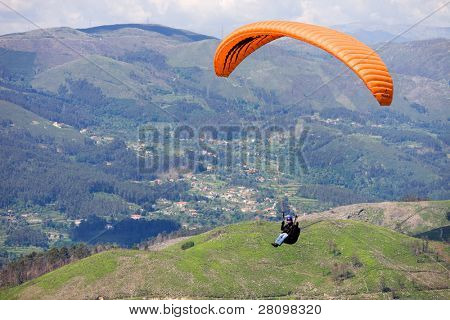 CALDELAS, PORTUGAL - 1. maj: Paragliding Festival Icaro de Caldelas 2010, i nordlige Portugal, 1