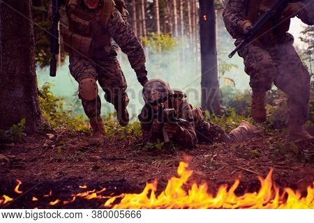Modern warfare Soldiers  Squad Running as Team in Battle Formation