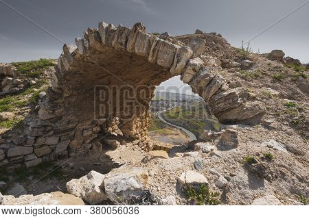Stone Arch In  Kerak Castle,  Crusader Castle In Kerak (al Karak) In Jordan