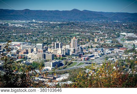 Roanoke, Virginia/usa - November 2 2019: Roanoke Valley Overlook From Roanoke Star