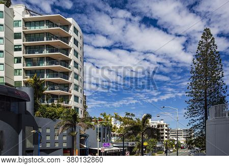 Mooloolaba, Australia - Aug 9, 2020holiday Apartments Building Overlooking Mooloolaba Beach And The 