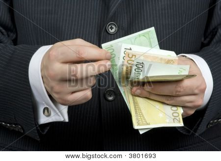 手のお金を