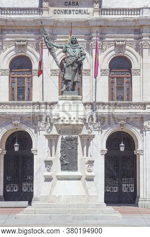 Valladolid, Spain - July 18th, 2020: Count Pedro Ansurez Monument, Sculpted By Aurelio Rodríguez Vic