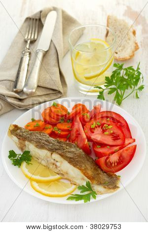 Stegt rødspætte med citron og salat