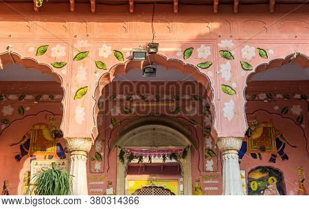 Jaipur, India - October 30, 2019: Arches Of The Govardhan Nath Ji Ka Mandir Temple In Downtown Jaipu