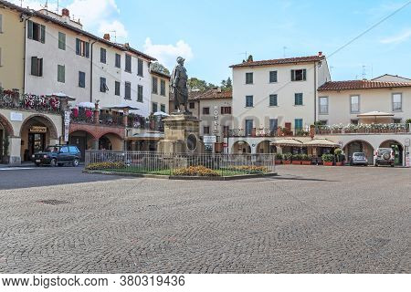 Greve In Chianti, Italy - September 15, 2018: This Is The Main Matteotti Square With Monumen To Mari