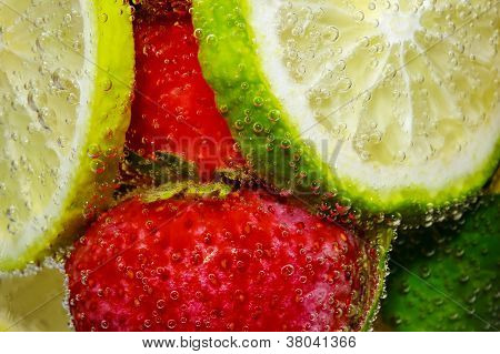 limão, limão e morango-cocktail