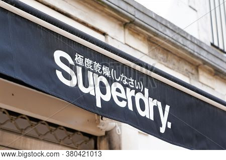 Bordeaux , Aquitaine / France - 08 04 2020 : Superdry Logo Text And Sign On Store Of London British 