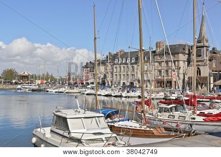Honfleur ประเทศฝรั่งเศส--ท่าเรือ