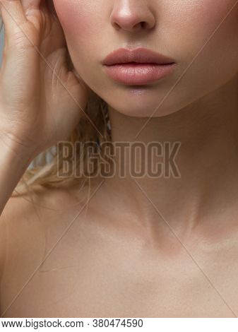 Lips Skin Care. Beautiful Woman With Beauty Face Applying Lip Balsam, Lipbalm On Full Sexy Lips. Por