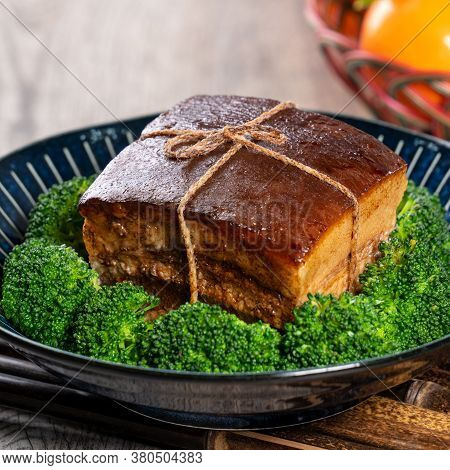 Dong Po Rou (dongpo Pork Meat) In A Beautiful Blue Plate With Green Broccoli Vegetable, Traditional