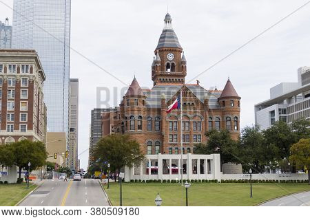 Old Red Courthouse On Dealey Plaza Of Dallas