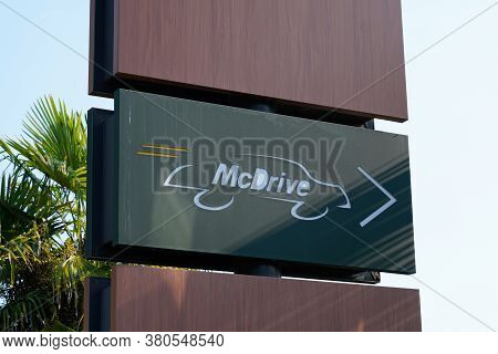 Bordeaux , Aquitaine / France - 08 04 2020 : Mcdonald's Mcdrive Drive Logo Sign Service Of American 