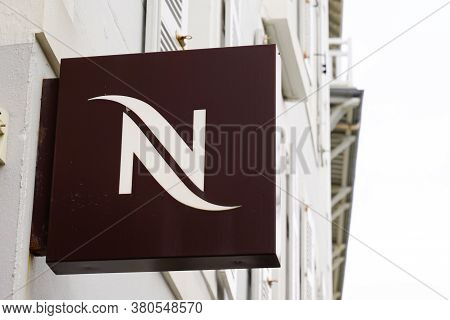 Bordeaux , Aquitaine / France - 08 04 2020 : Nespresso N Logo Sign Of Shop Specialised In Coffee Mac