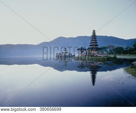 Photo of Pura Ulun Danu Shrine