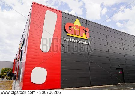 Bordeaux , Aquitaine / France - 07 30 2020 : Gifi Logo Sign And Text On Shop French Cheap Store On L