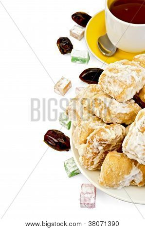 Baursak s čajem a orientální cukrovinky