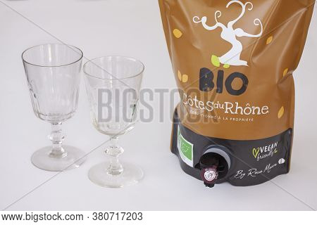 French Côtes Du Rhône Vegan And Environmental Friendly Biological Wine In Bag With Two Glasses. Agri