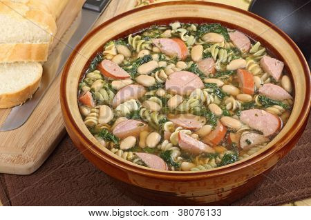 Piatto di zuppa di Kielbasa