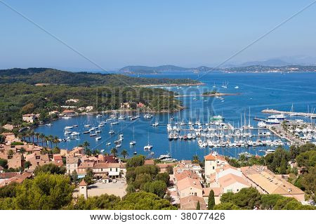 Visning af Porquerolles Island Marina i Frankrig