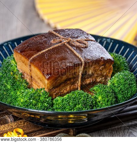 Dong Po Rou (dongpo Pork Meat) In A Beautiful Blue Plate With Green Broccoli Vegetable, Traditional