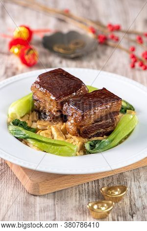 Dong Po Rou (dongpo Pork Meat) In A Beautiful Blue Plate With Green Broccoli Vegetable, Traditional