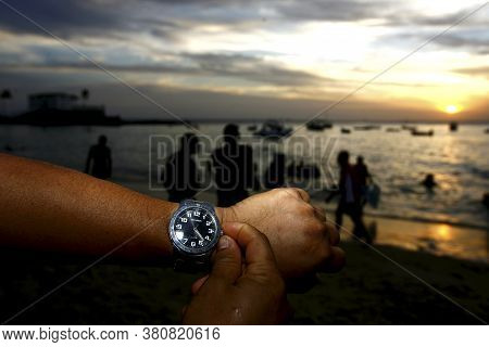 Salvador, Bahia / Brazil - October 17, 2014: People Are Seen Adjusting The Clock During The Summer T