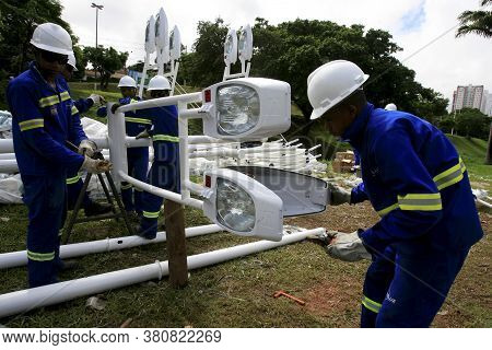 Salvador, Bahia / Barazil - May 18, 2014: Workers Work On The Installation Of Streetlights In The Ci