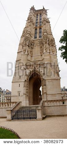 Vieille tour à Paris - Tour Saint Jacques