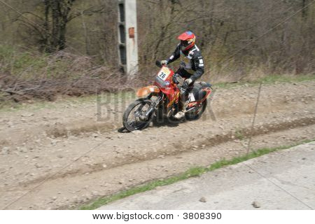 自転車をラリーします。
