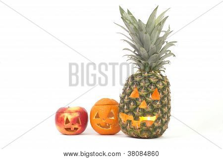 Jack-o-linternas hechas de frutas
