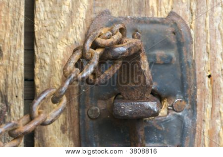 Catena e Rusty Barn Door Latch