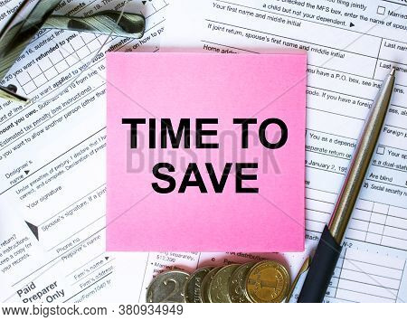 Text Time To Save On Note Paper With The U.s Irs 1040 Form,pen And Glasses