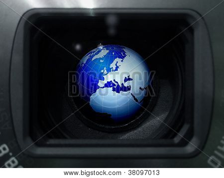 Globe v objektivu