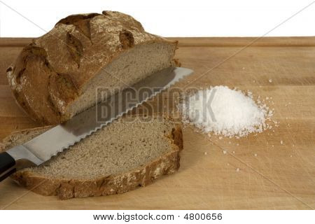 Pain de mie, sel et couteau