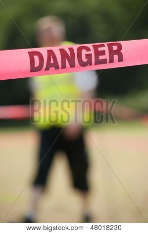 필드에서 위험 경계 테이프입니다.