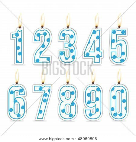 Ragazzo di candele di compleanno