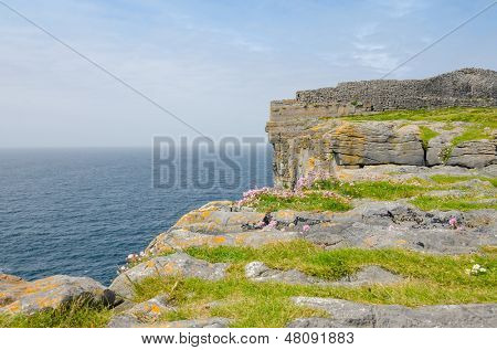Irská krajina - pohled z Dun Aengus, Antická pevnost.