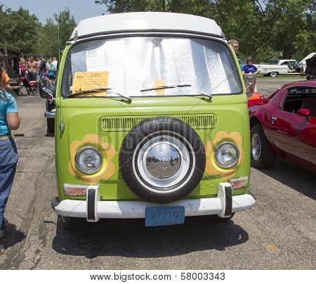 1968 Vw Hippie Camper Special Van Front View