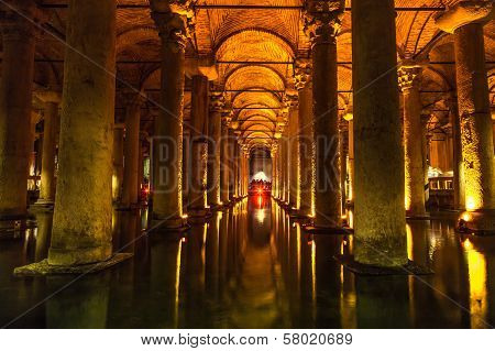 Underground Basilica Cistern (yerebatan Sarnici) In Istanbul, Turkey