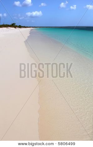 海滩和白色的沙滩