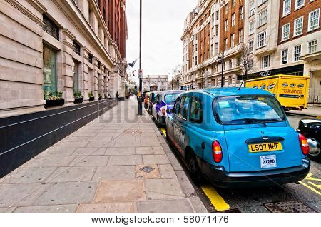row of taxis in front of Marble Arch in London, UK