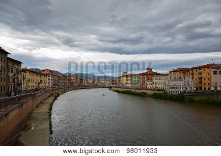 Row of buildings by the Arno river