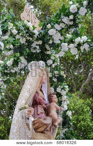 Statues of Holy Women