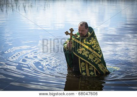 KRASNY BRONEVIK, RUSSIA - JULY 7, 2014: Celebrations commemorating the Rev. Anthony Dymsky (died 1224) in Antony Dymsky Monastery - Procession on Lake Dymsky, the great blessing of water and bathing.