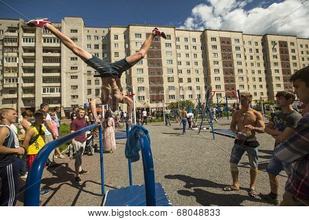 TIKHVIN, RUSSIA - JULY 7, 2014: Unidentified participants city competitions in Street workout timed to the celebration of the day of the city of Tikhvin.