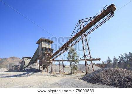 Rock Crusher Machine Industry Chain Moving To Logistic Gravel Use For Construction Matterial And Pol