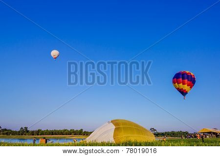 Chiangrai, Thailand - Nov 27 2014: Hot Air Balloons Challenge In Singha Park Chiangrai In Farm Festi